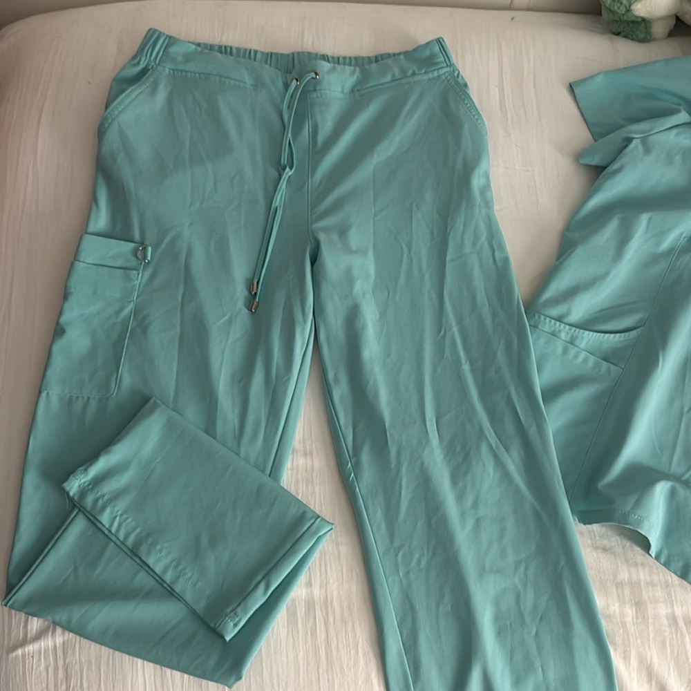 Easy Stretch Scrub Set - Picture 3 of 4